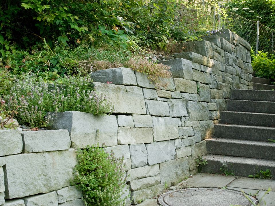Natursteinmauer